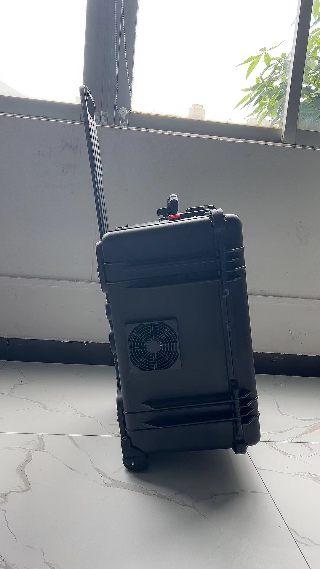 防城手拉箱型移动通信干扰器